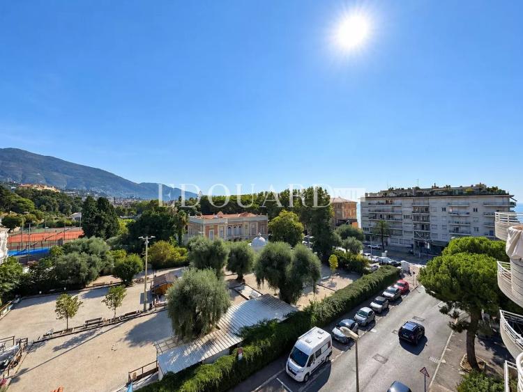En exclusivité trois pièces à vendre avec terrasse, belle vue dégagée et garage