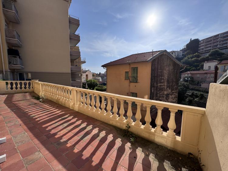 Menton – Trois-pièces avec terrasse de 27 m², proche du centre