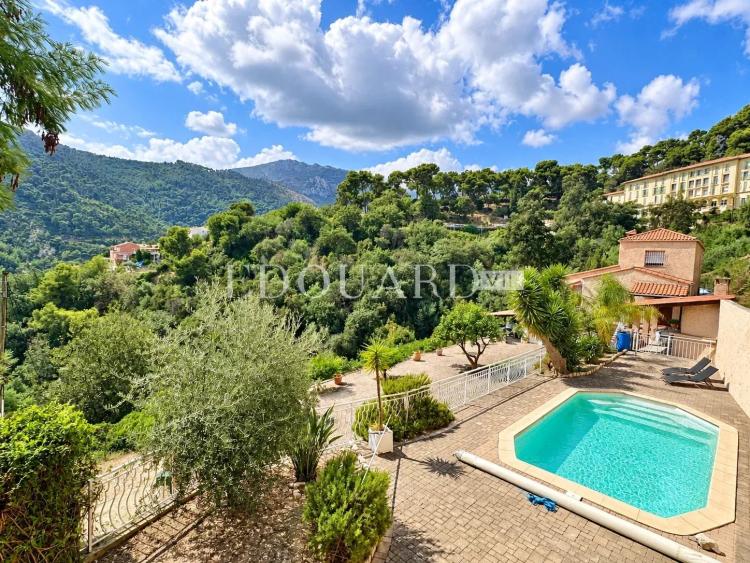 Sur la commune de Gorbio, à vendre maison indépendante avec vaste terrain constructible