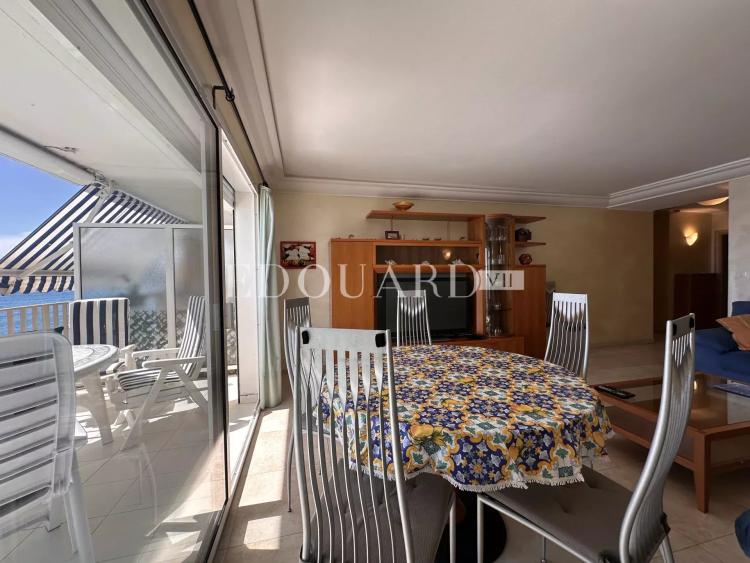 Trois pièces avec terrasse, magnifique vue mer panoramique et double garage