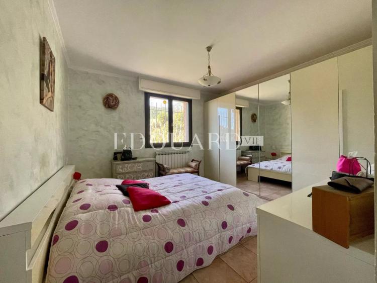 Sur la commune de Gorbio, à vendre maison indépendante avec vaste terrain constructible