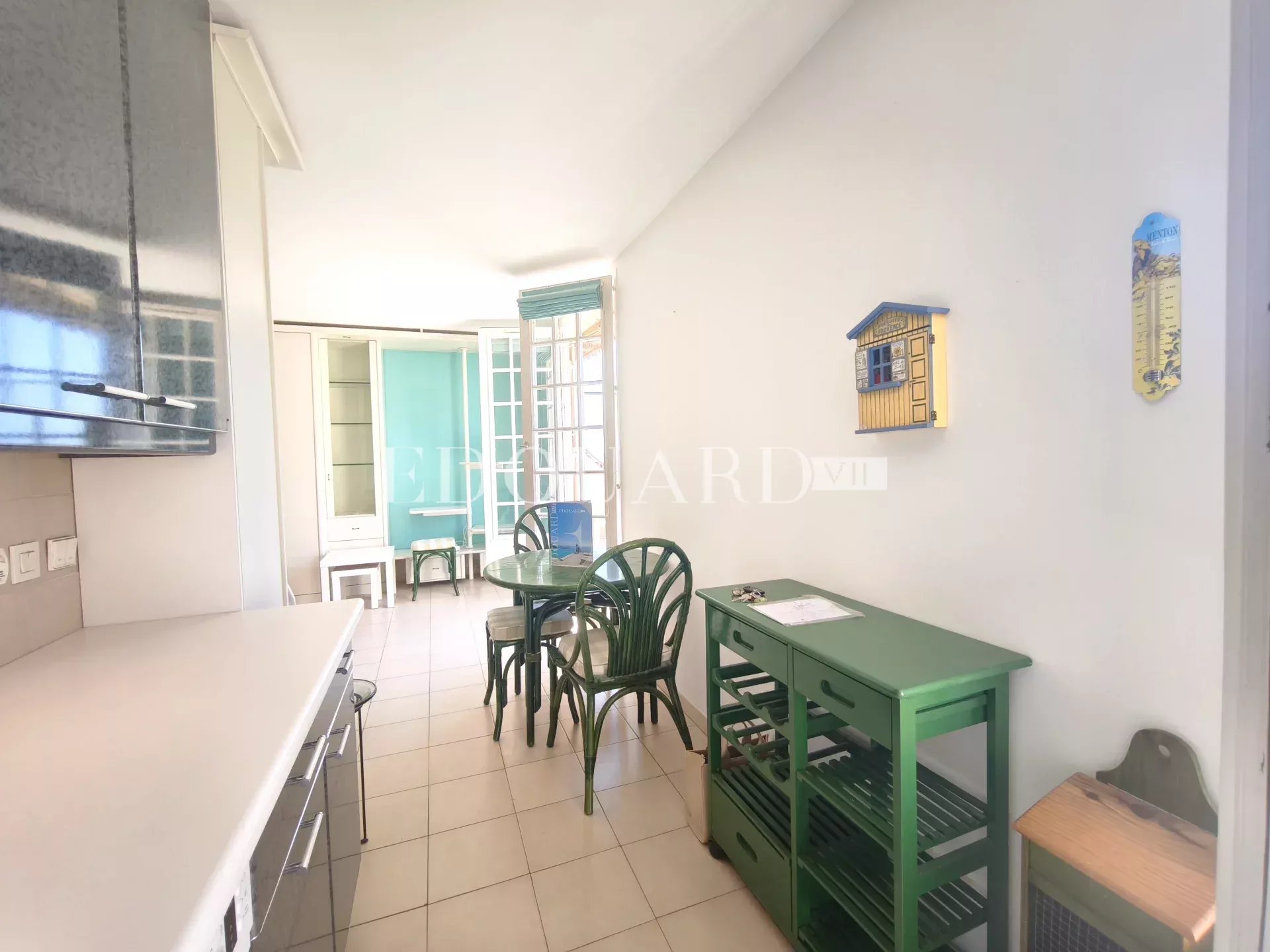 Dans le quartier du Riviera, à vendre grand studio en dernier étage avec terrasse, cave et garage
