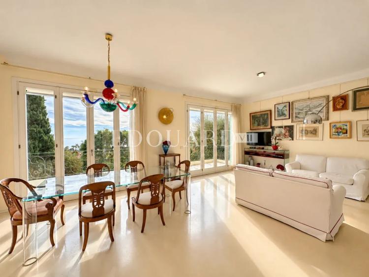 Magnifique haut de villa avec terrasse, splendide vue mer panoramique, jardin, piscine et garage