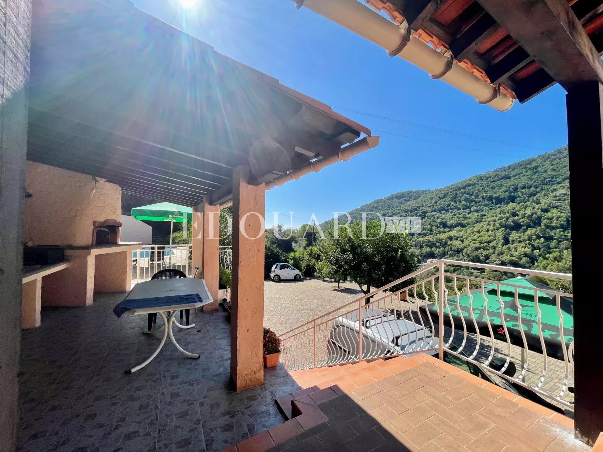 Sur la commune de Gorbio, à vendre maison indépendante avec vaste terrain constructible