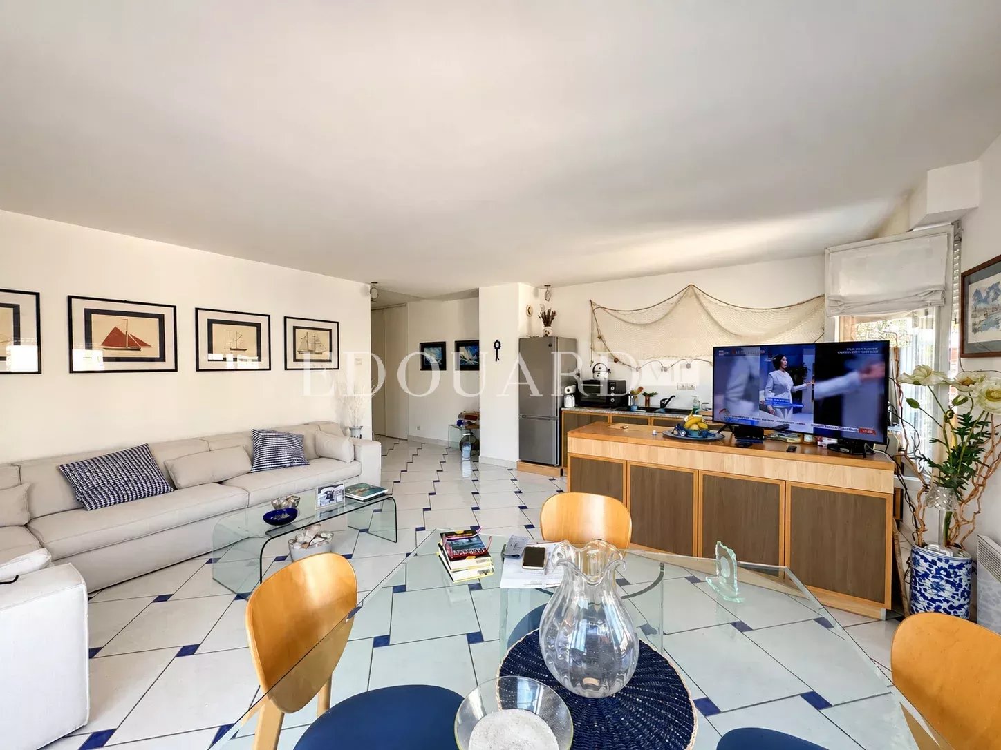 En exclusivité trois pièces à vendre avec terrasse, belle vue dégagée et garage