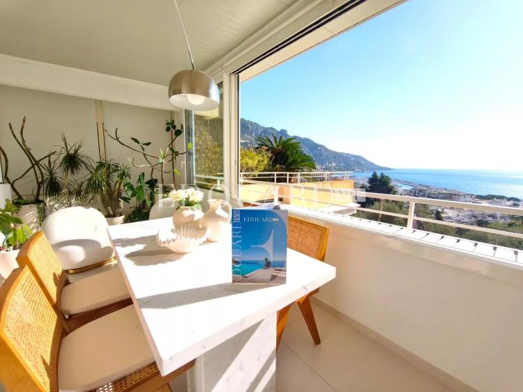 Deux pièces à vendre au dernier étage d'un prestigieux immeuble au cœur du renommé quartier de Garavan