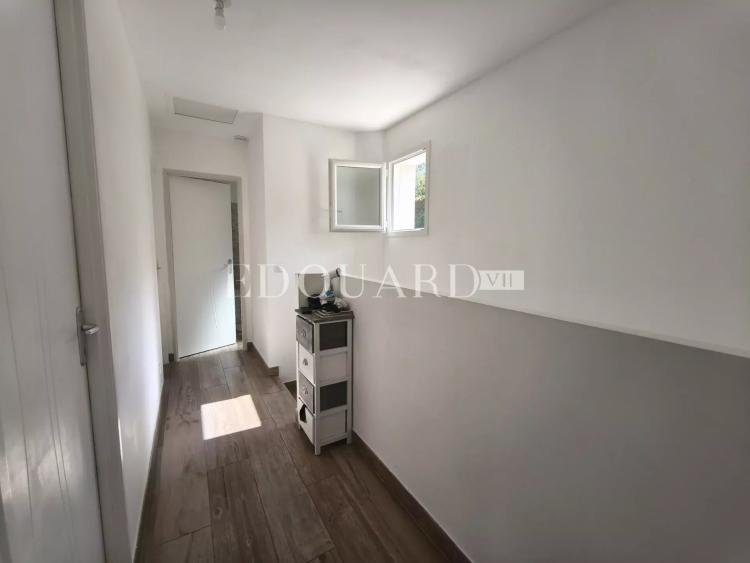 Maison individuelle récente, construite sur 1.200 m² de terrain plat, avec piscine hors sol et 30 m² de garage