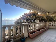 Dans résidence de luxe, deux pièces avec terrasse, balcon, belle vue mer, cave et parking en sous-sol
