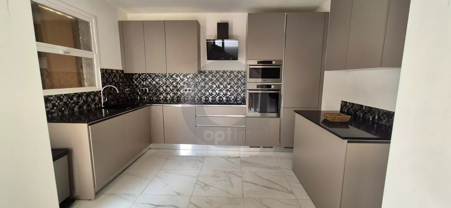 ? Charmante Maison de Ville mitoyenne avec Vue –Mer et Menton Quartier Garavan, Menton