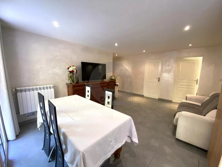 A VENDRE - MENTON CAREÏ - BEAU 3P AVEC CAVE EN BON ETAT TRAVERSANT BALCON TERRASSE ET JARDIN