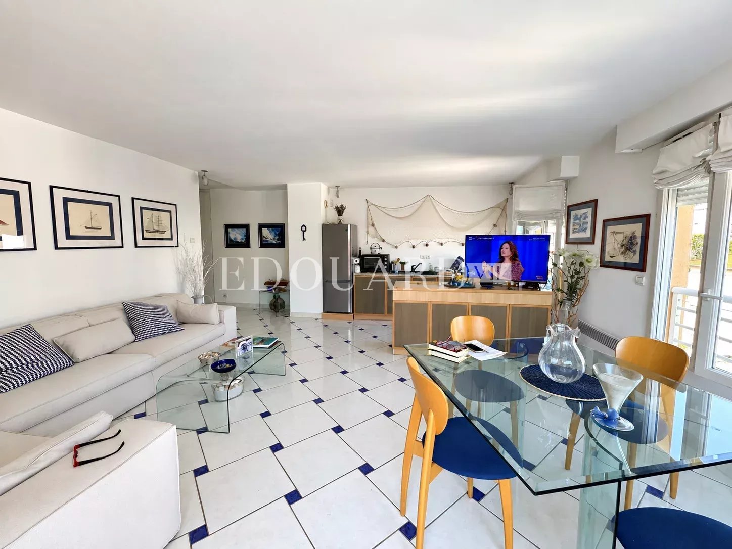 En exclusivité trois pièces à vendre avec terrasse, belle vue dégagée et garage