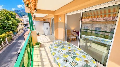 Menton Bas-Borrigo - grand 2 Pièces avec terrasse, garage et cave.