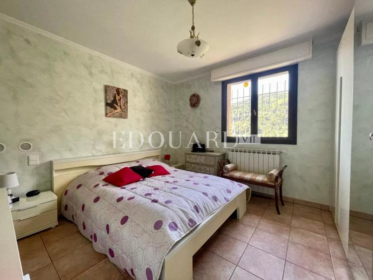 Sur la commune de Gorbio, à vendre maison indépendante avec vaste terrain constructible