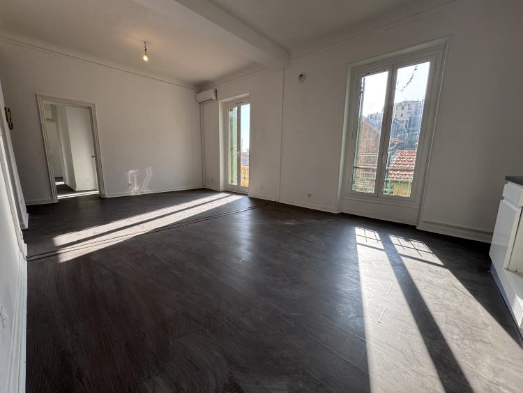 Menton – Trois-pièces avec terrasse de 27 m², proche du centre
