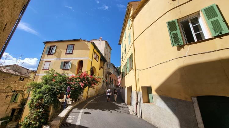 Menton vieille ville - 2 Pièces - Beaucoup de charme