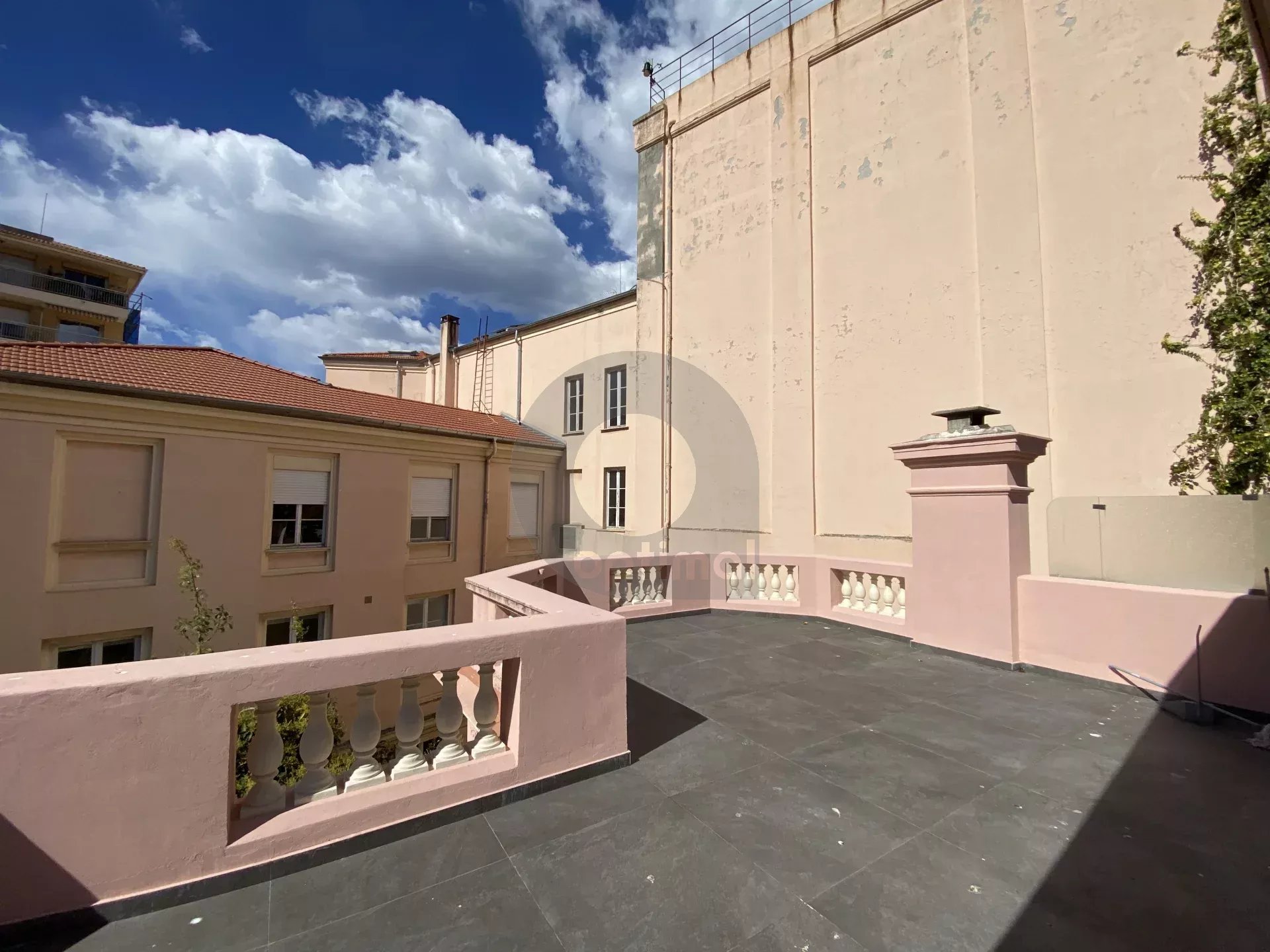 A VENDRE MENTON CENTRE 3P DERNIER ETAGE 62M2 AVEC TERRASSE 38M2