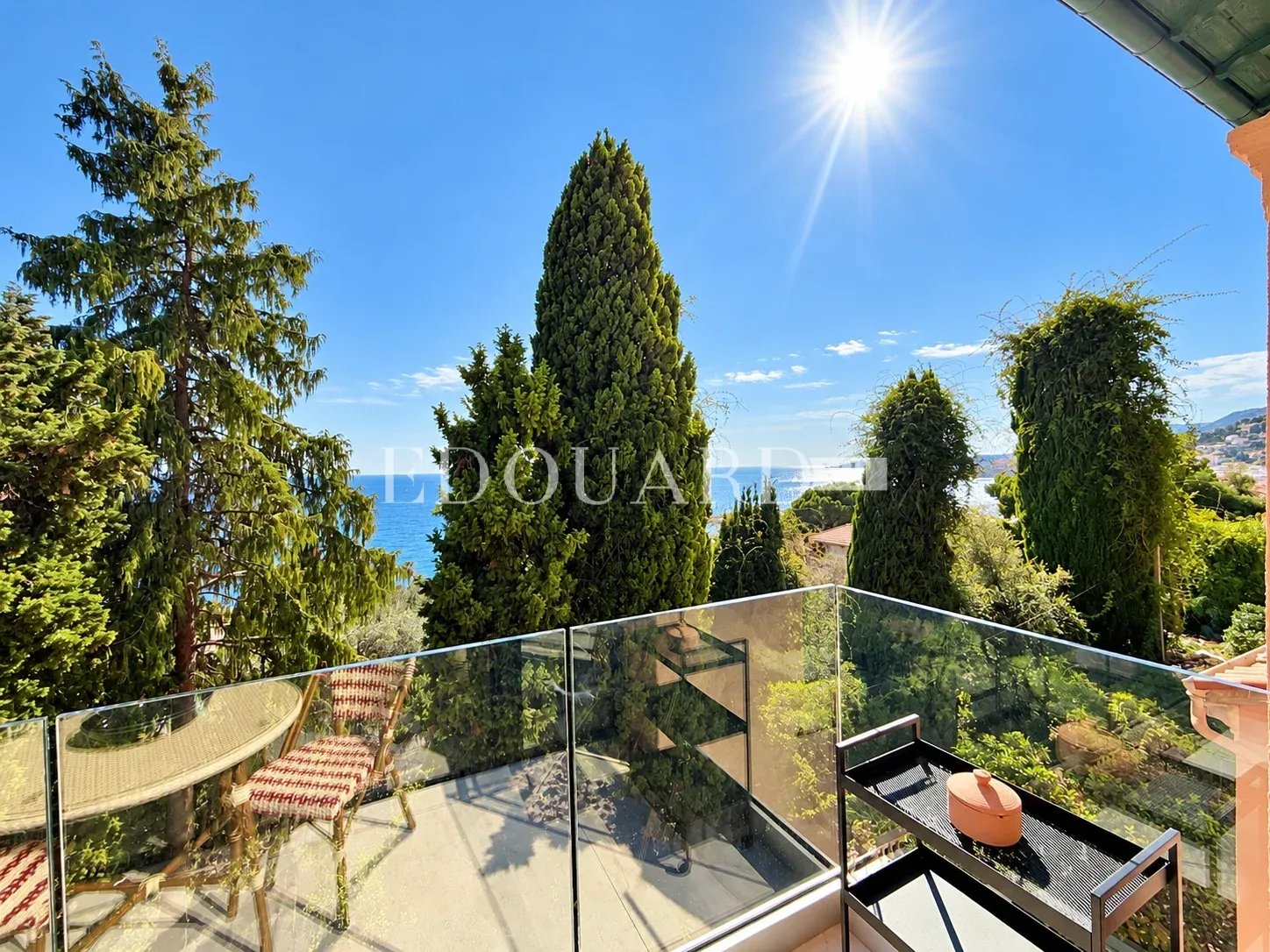 Demeure d’exception avec jardin, piscine, jacuzzi et panorama extraordinaire sur la baie de Menton