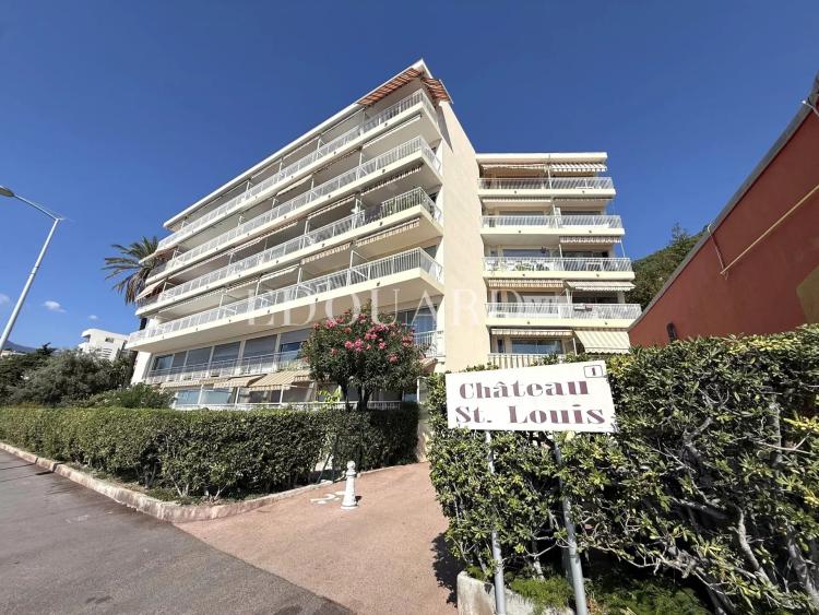 En exclusivité studio face aux plages avec terrasse, splendide vue mer panoramique et parking