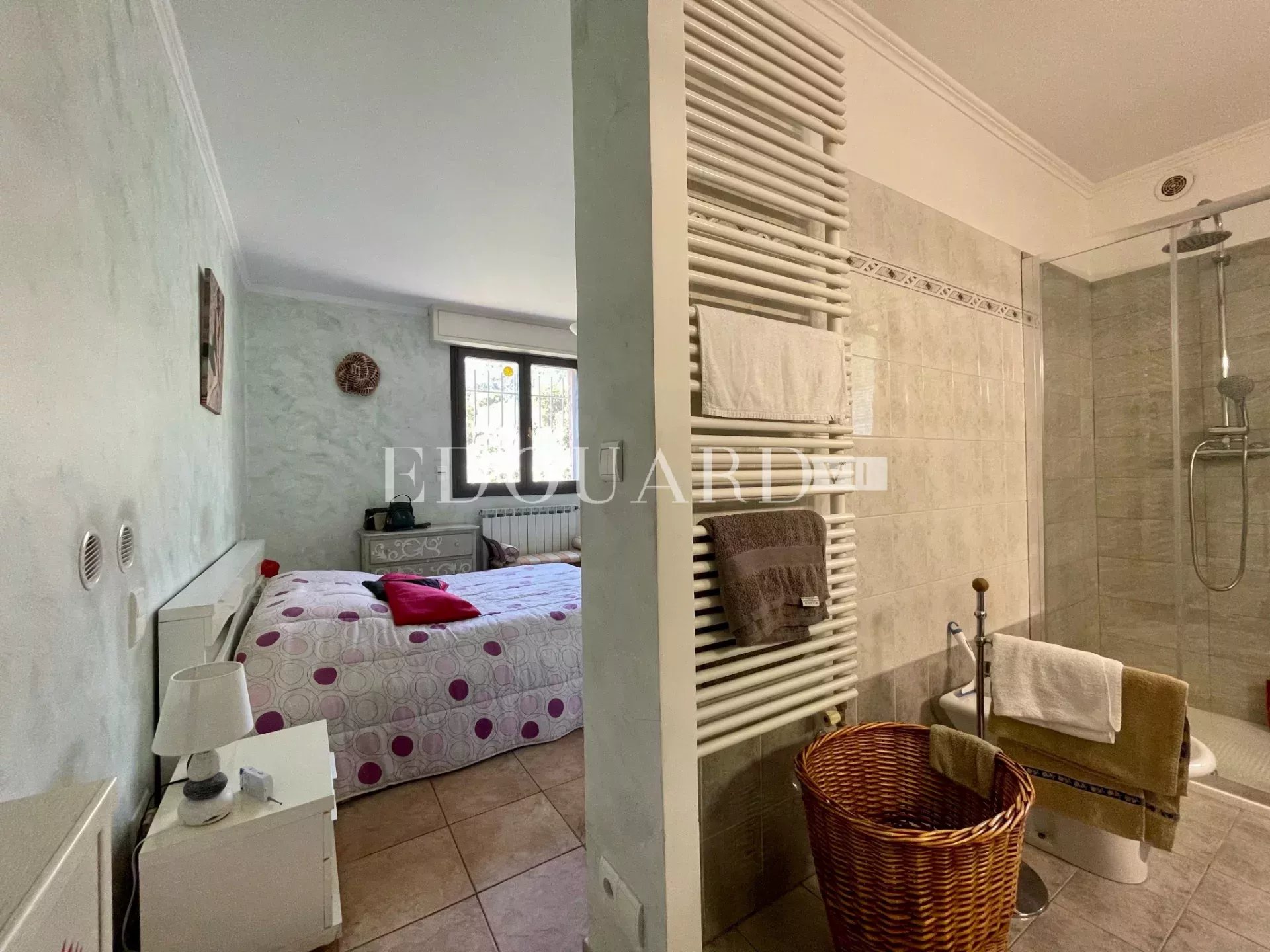 Sur la commune de Gorbio, à vendre maison indépendante avec vaste terrain constructible