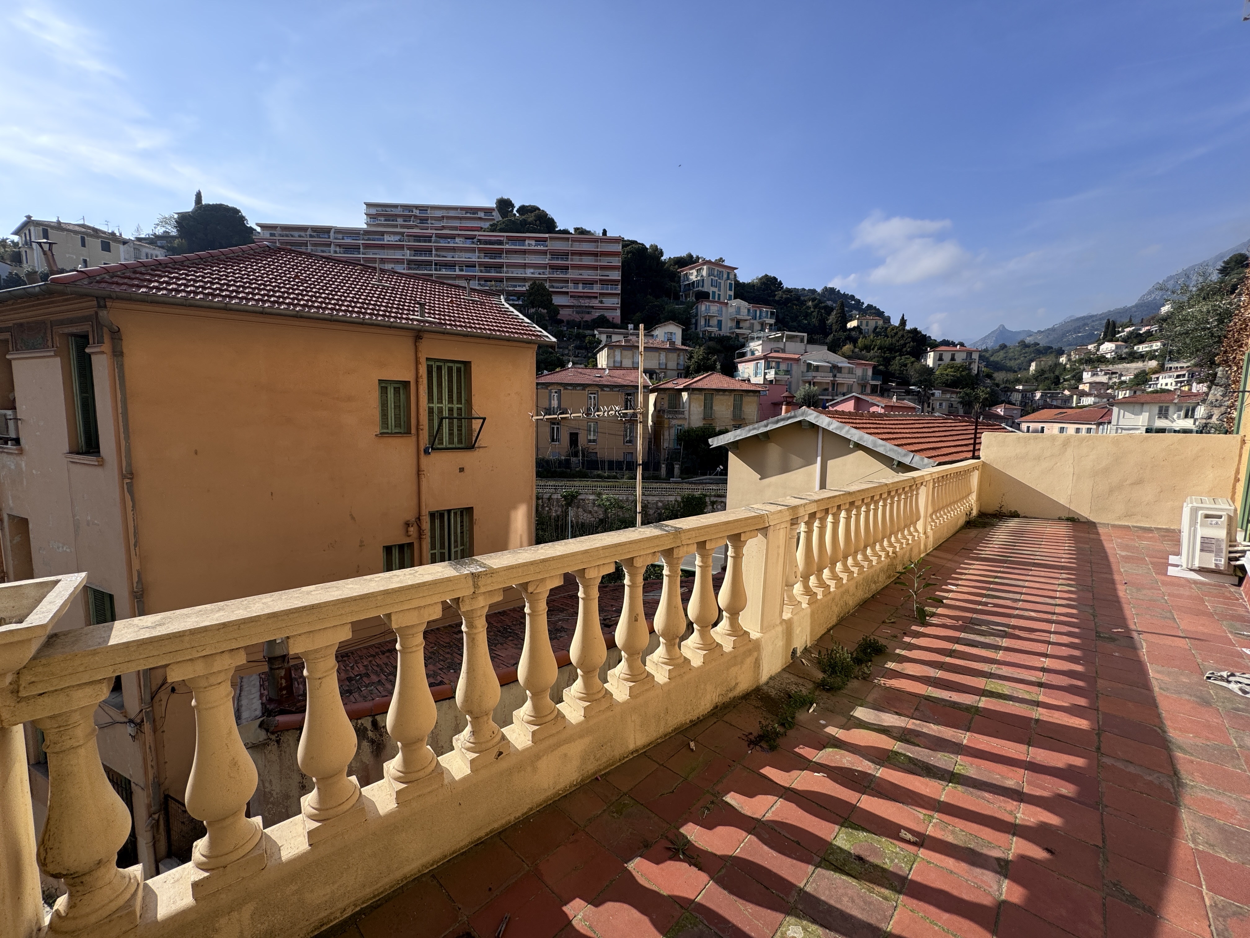 Menton – Trois-pièces avec terrasse de 27 m², proche du centre