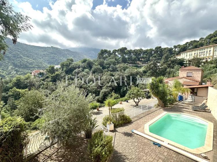 Sur la commune de Gorbio, à vendre maison indépendante avec vaste terrain constructible