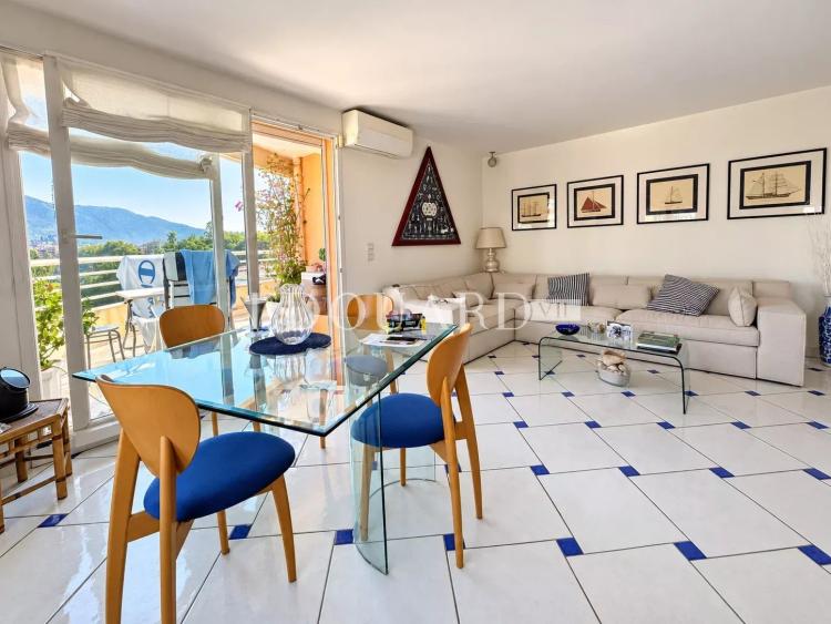 En exclusivité trois pièces à vendre avec terrasse, belle vue dégagée et garage
