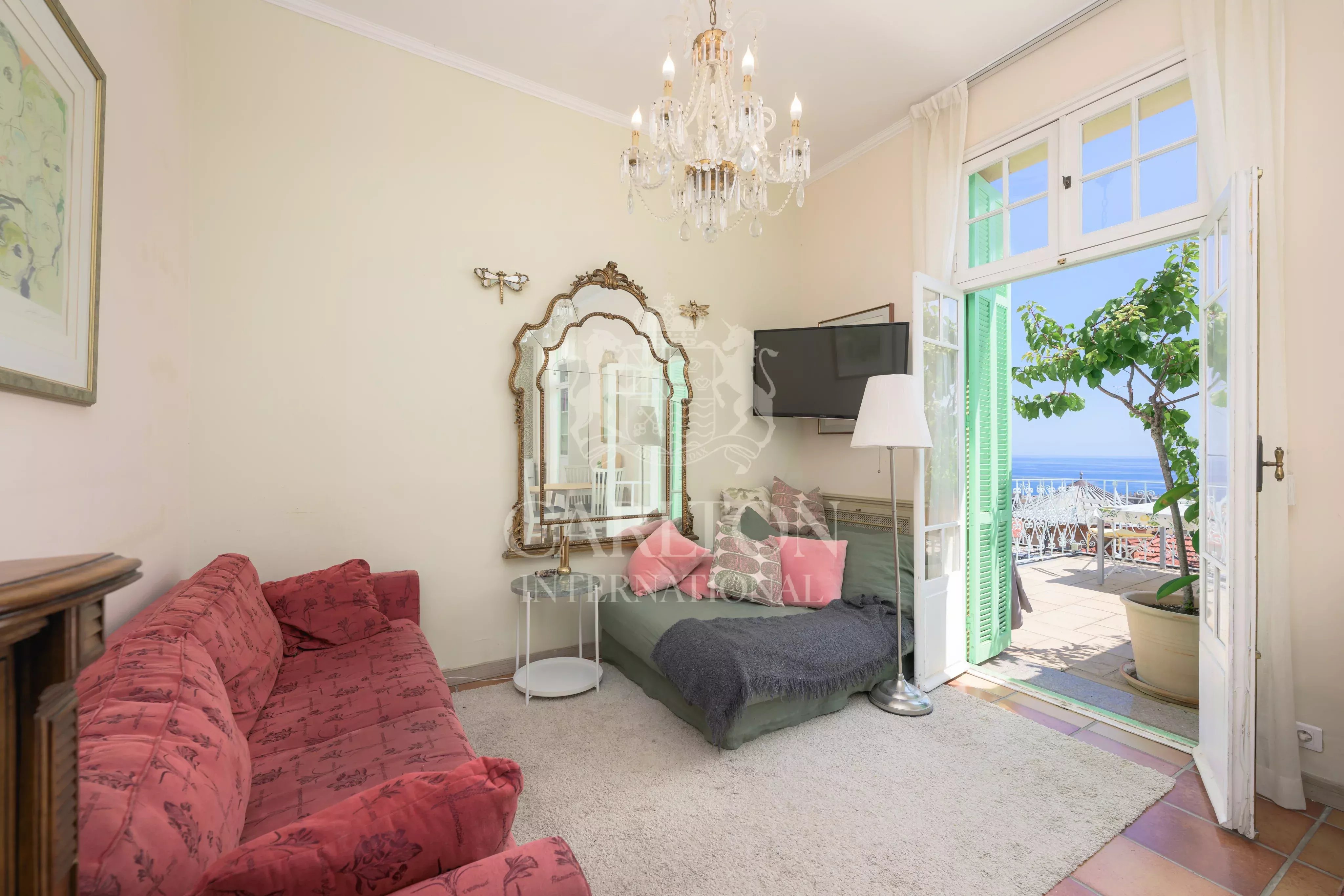 Villa avec vue mer et accès facile au centre-ville - Opportunité d'investissement
