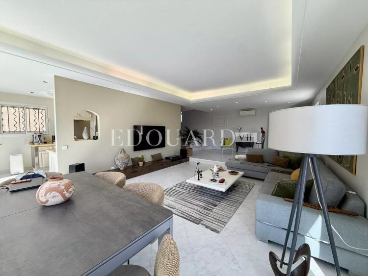 Maison d’exception à vendre à Menton Borrigo avec bassin chauffé, vaste terrasse et belle vue mer panoramique