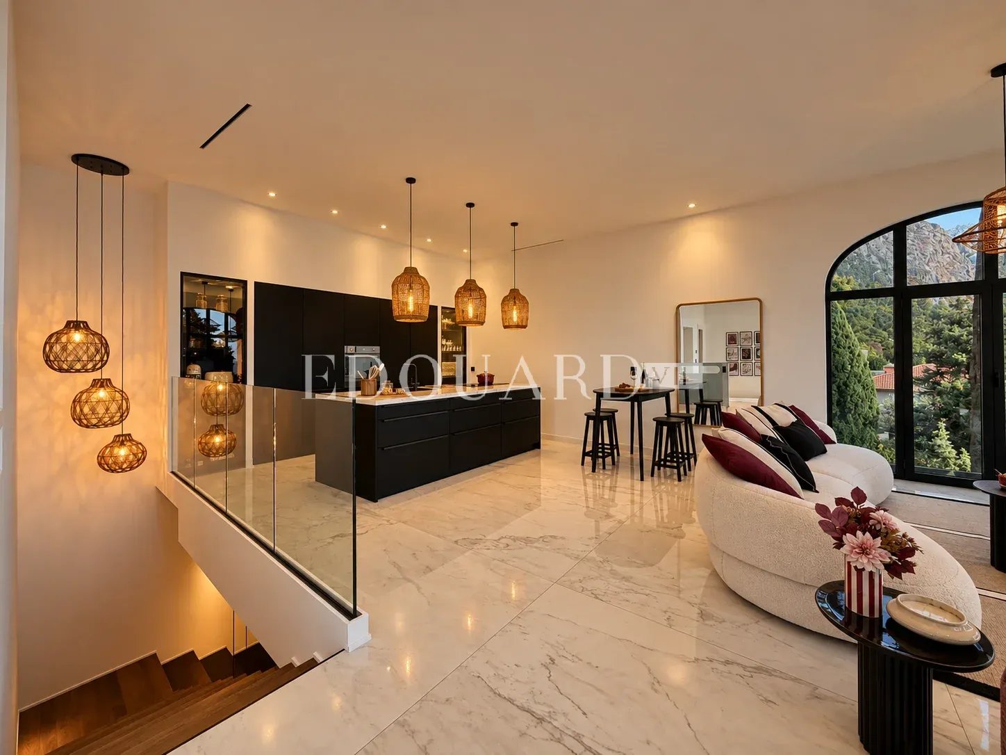 Demeure d’exception avec jardin, piscine, jacuzzi et panorama extraordinaire sur la baie de Menton