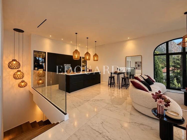 Demeure d’exception avec jardin, piscine, jacuzzi et panorama extraordinaire sur la baie de Menton
