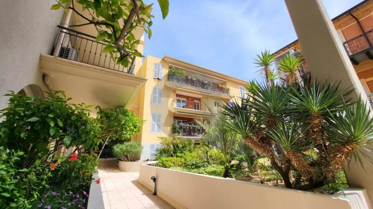 Menton centre ville - Appartement 2 Pièces - terrasse et parking