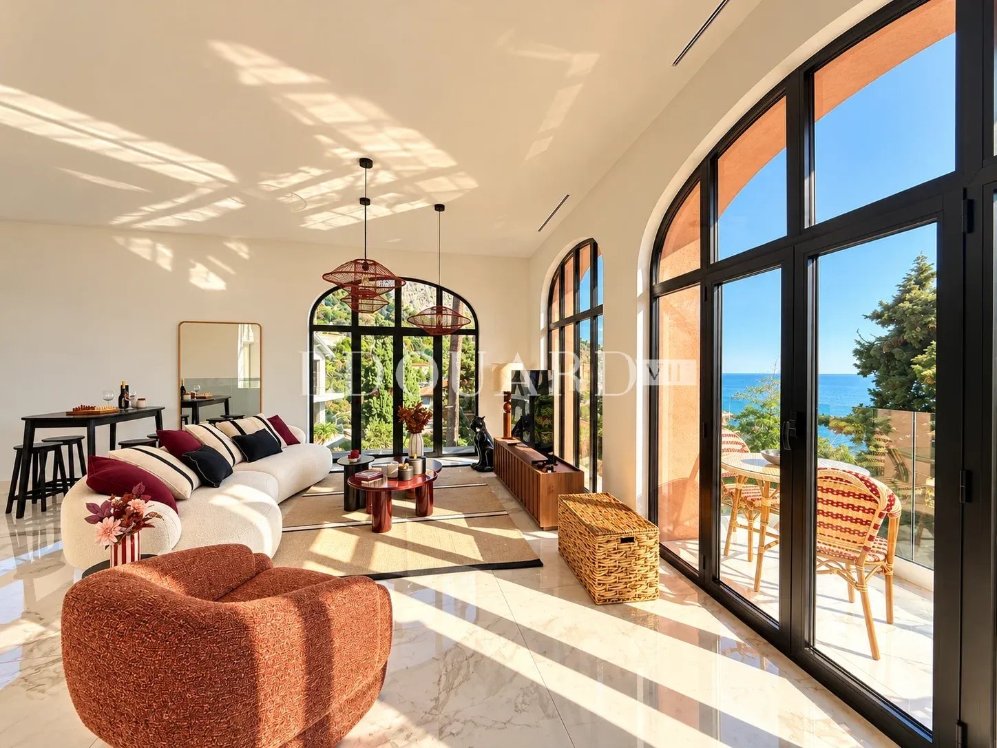 Demeure d’exception avec jardin, piscine, jacuzzi et panorama extraordinaire sur la baie de Menton