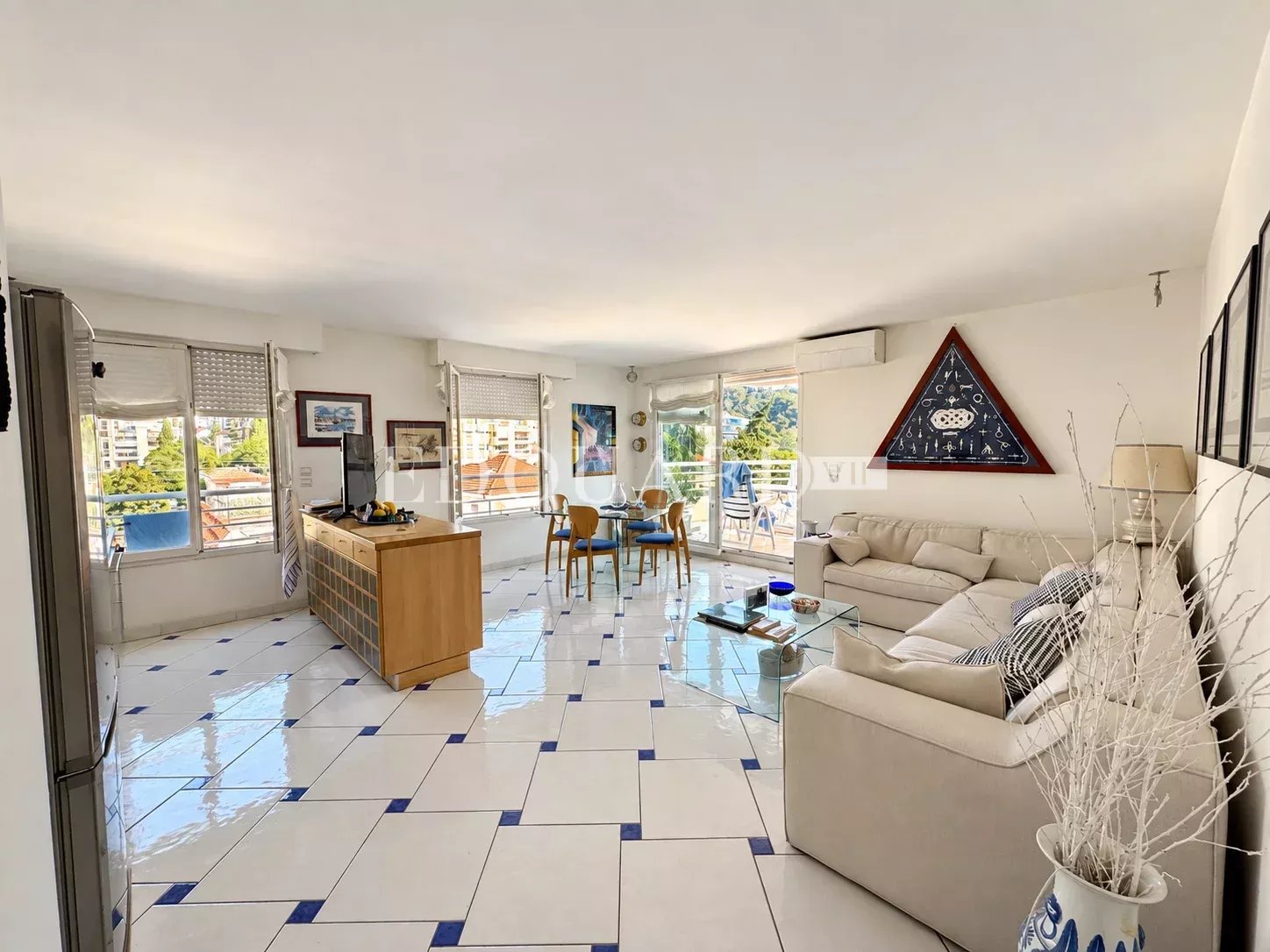 En exclusivité trois pièces à vendre avec terrasse, belle vue dégagée et garage