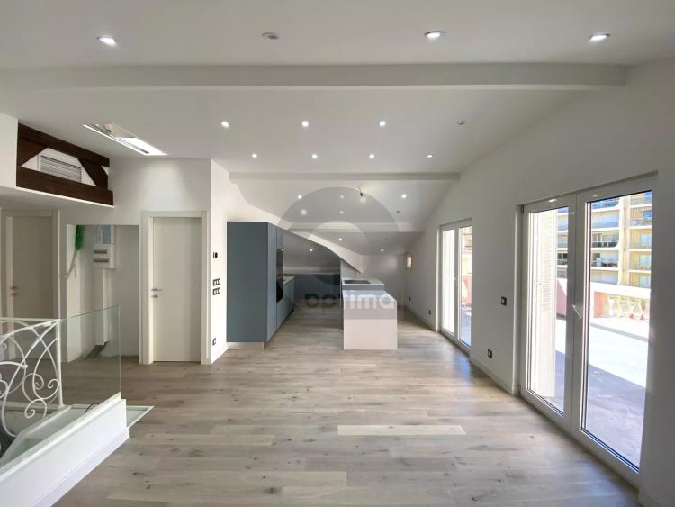 A VENDRE MENTON CENTRE 3P DERNIER ETAGE 62M2 AVEC TERRASSE 38M2