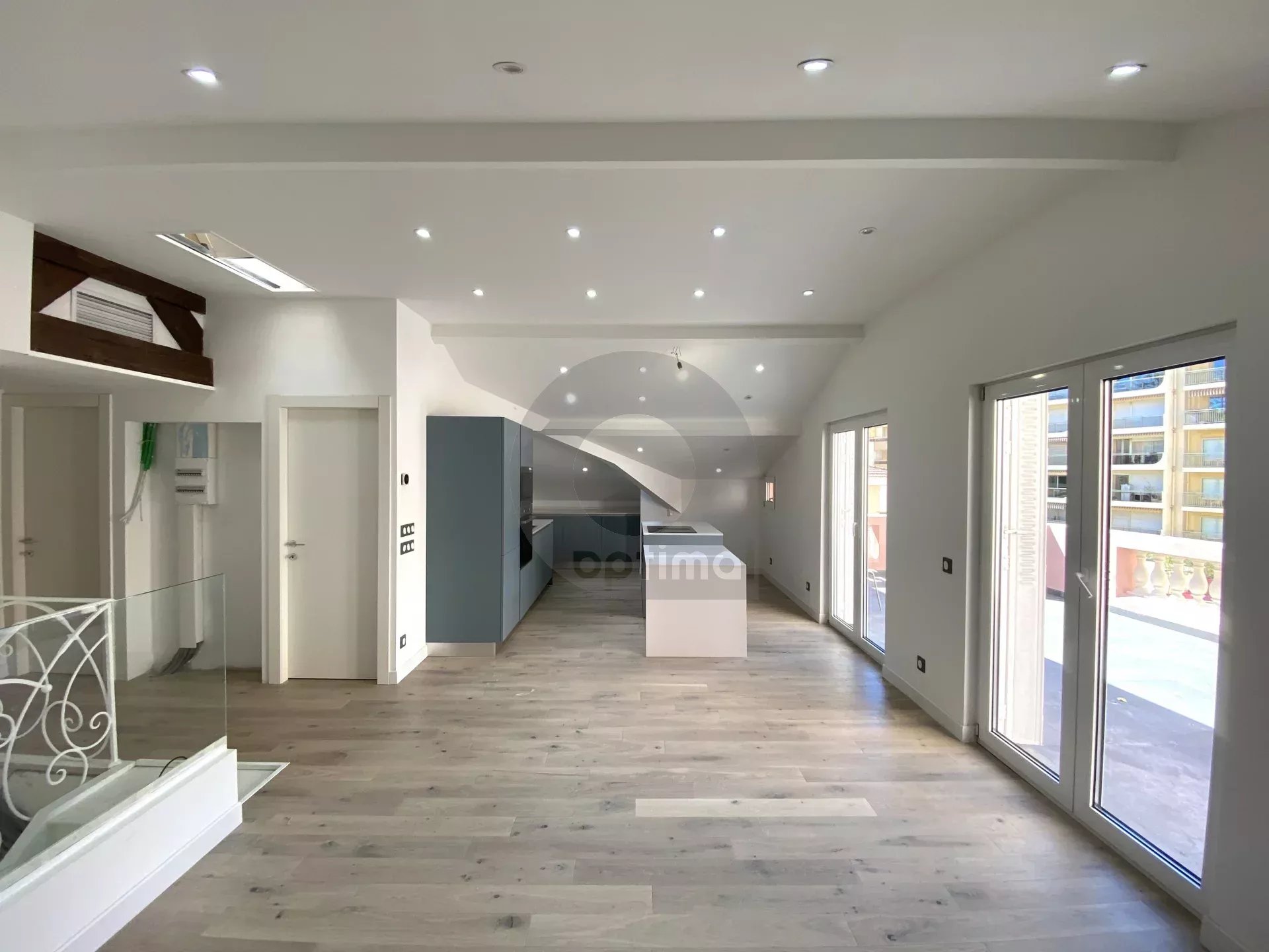 A VENDRE MENTON CENTRE 3P DERNIER ETAGE 62M2 AVEC TERRASSE 38M2