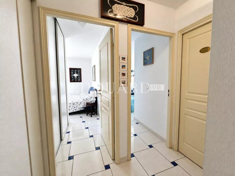 En exclusivité trois pièces à vendre avec terrasse, belle vue dégagée et garage