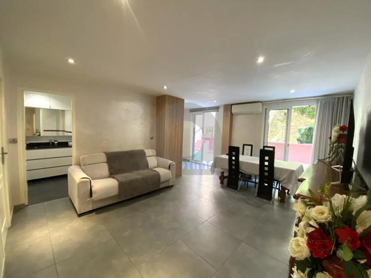 A VENDRE - MENTON CAREÏ - BEAU 3P AVEC CAVE EN BON ETAT TRAVERSANT BALCON TERRASSE ET JARDIN