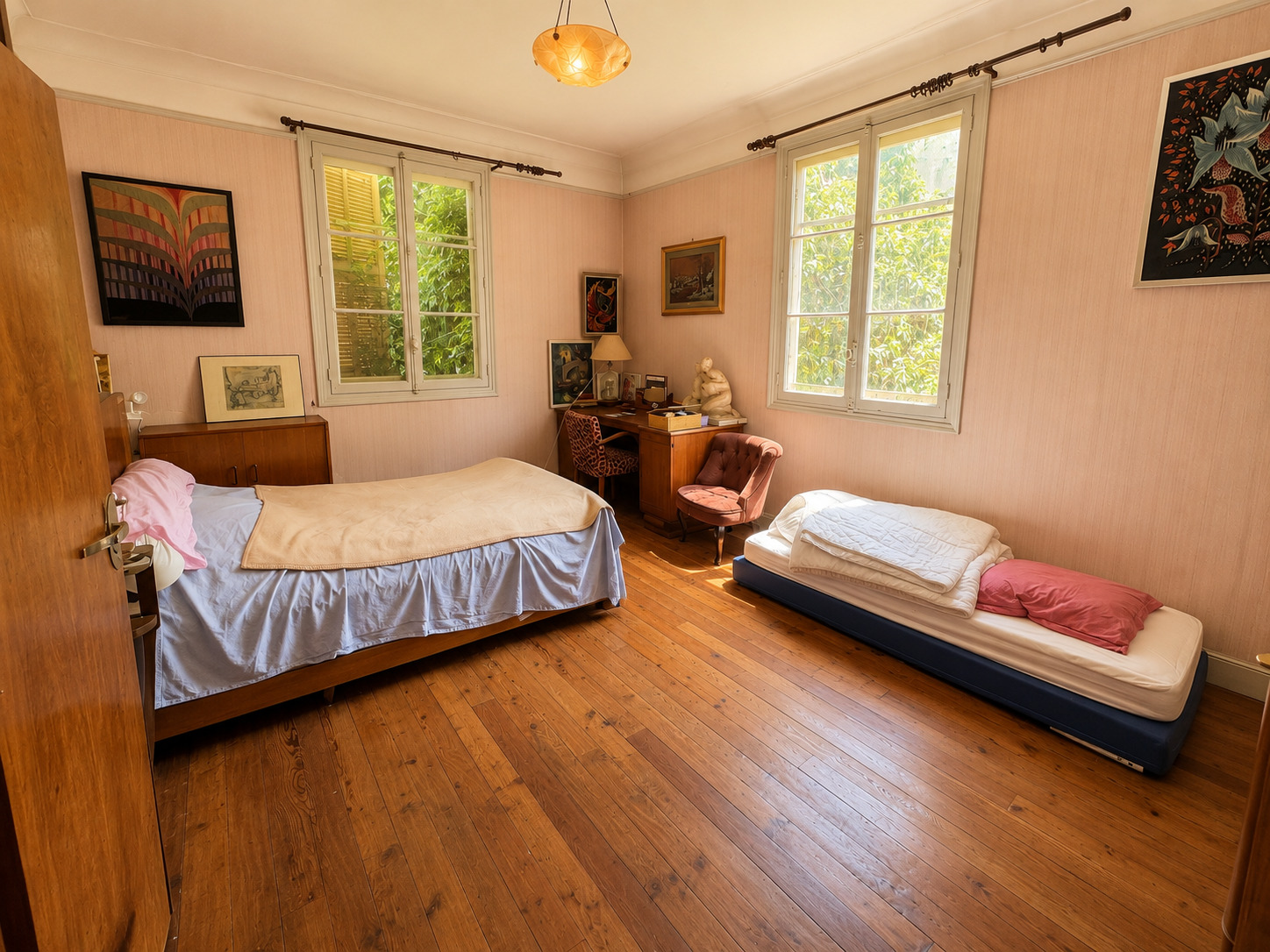Menton – Villa de caractère à rénover avec jardin, quatre chambres et deux garages