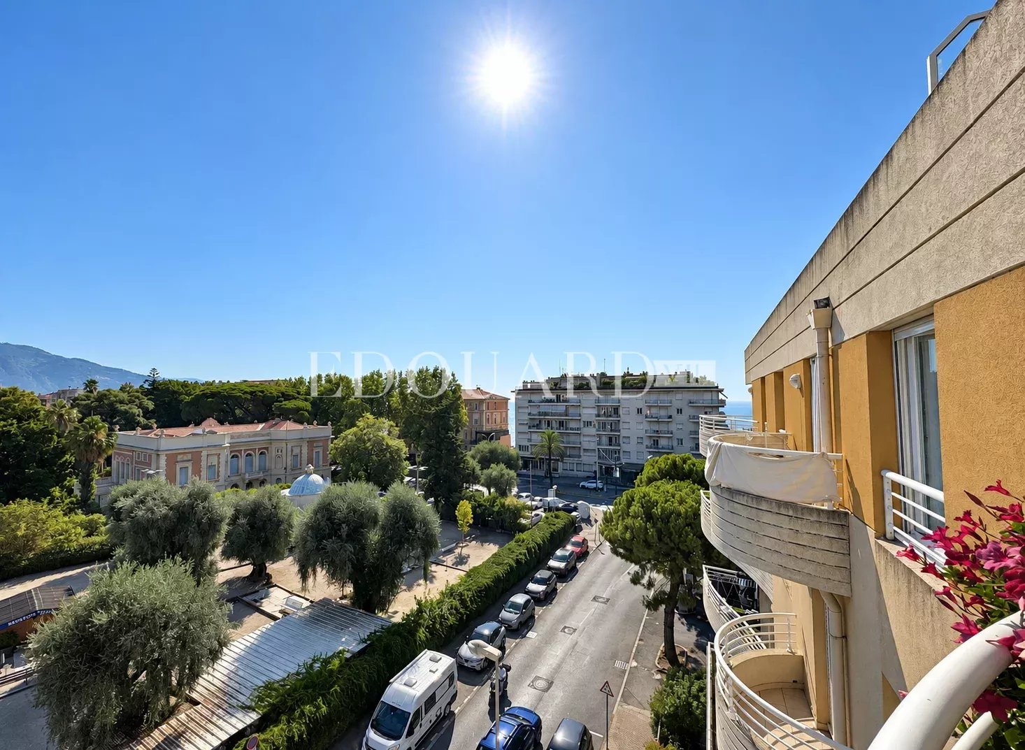 En exclusivité trois pièces à vendre avec terrasse, belle vue dégagée et garage