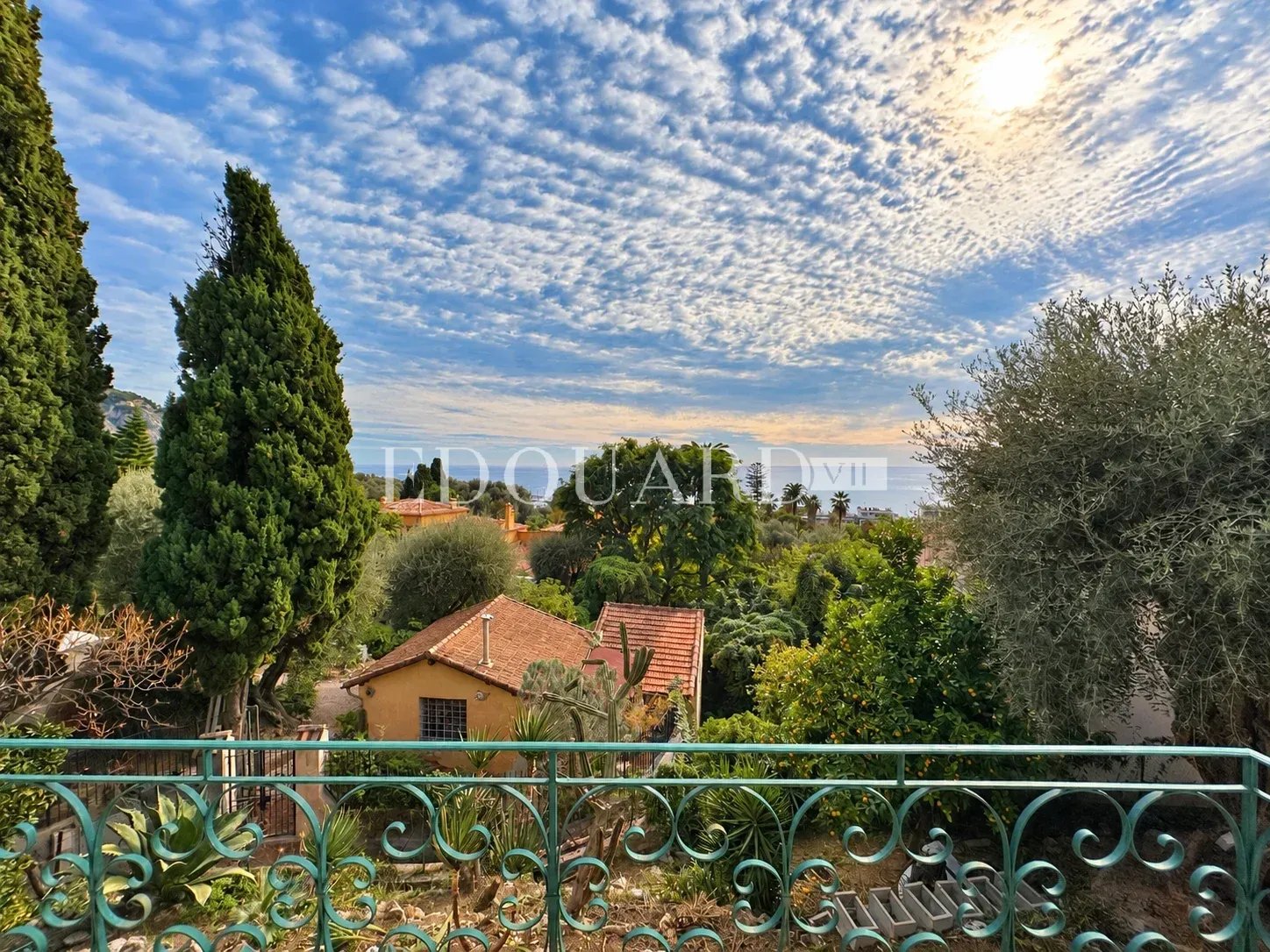 Magnifique haut de villa avec terrasse, splendide vue mer panoramique, jardin, piscine et garage