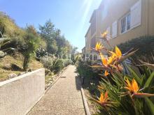 Dans le quartier Riviera, en exclusivité grand studio en dernier étage avec terrasse, cave et garage