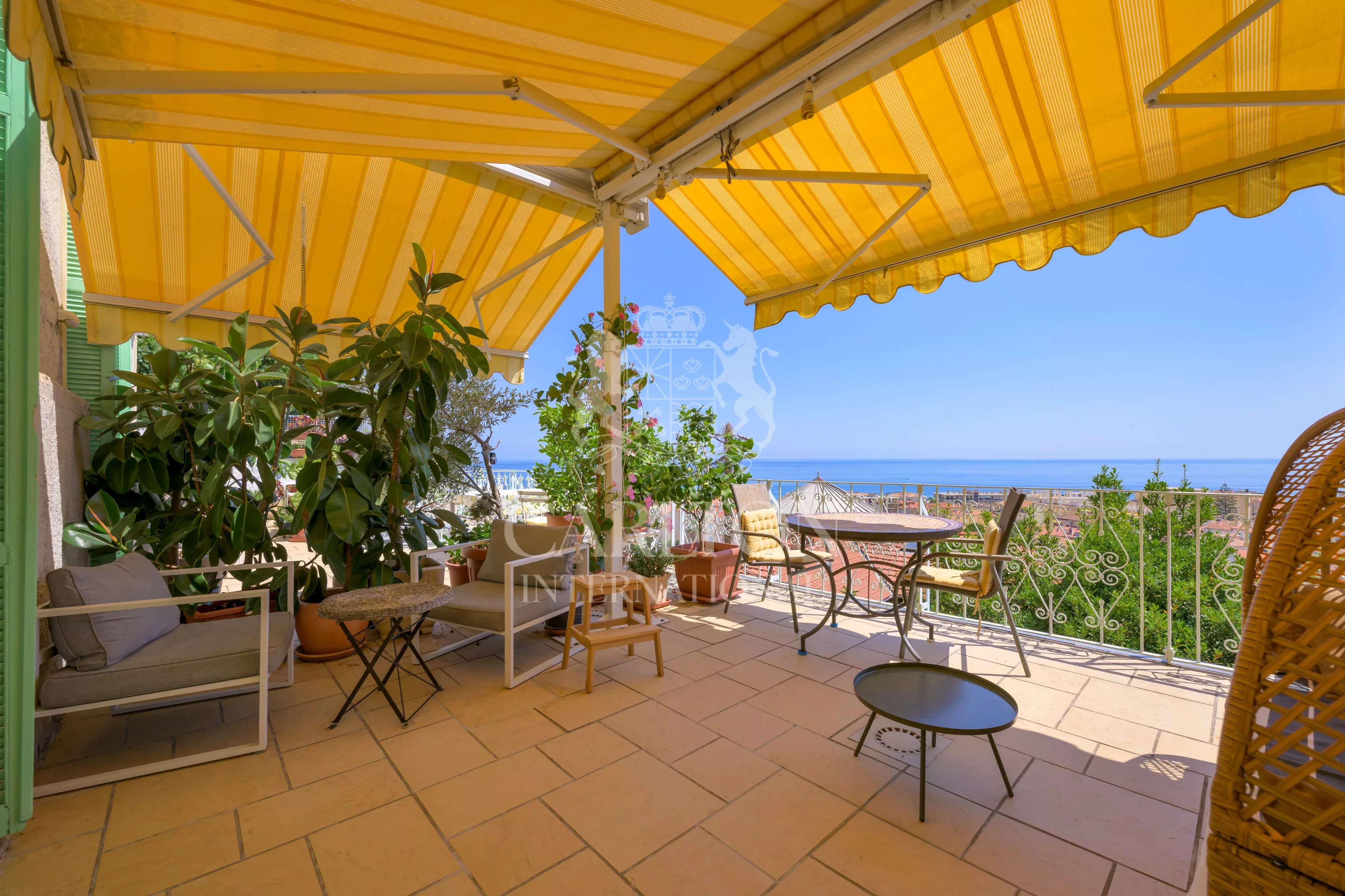 Villa avec vue mer et accès facile au centre-ville - Opportunité d'investissement