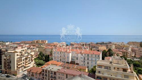 Villa avec vue mer et accès facile au centre-ville - Opportunité d'investissement