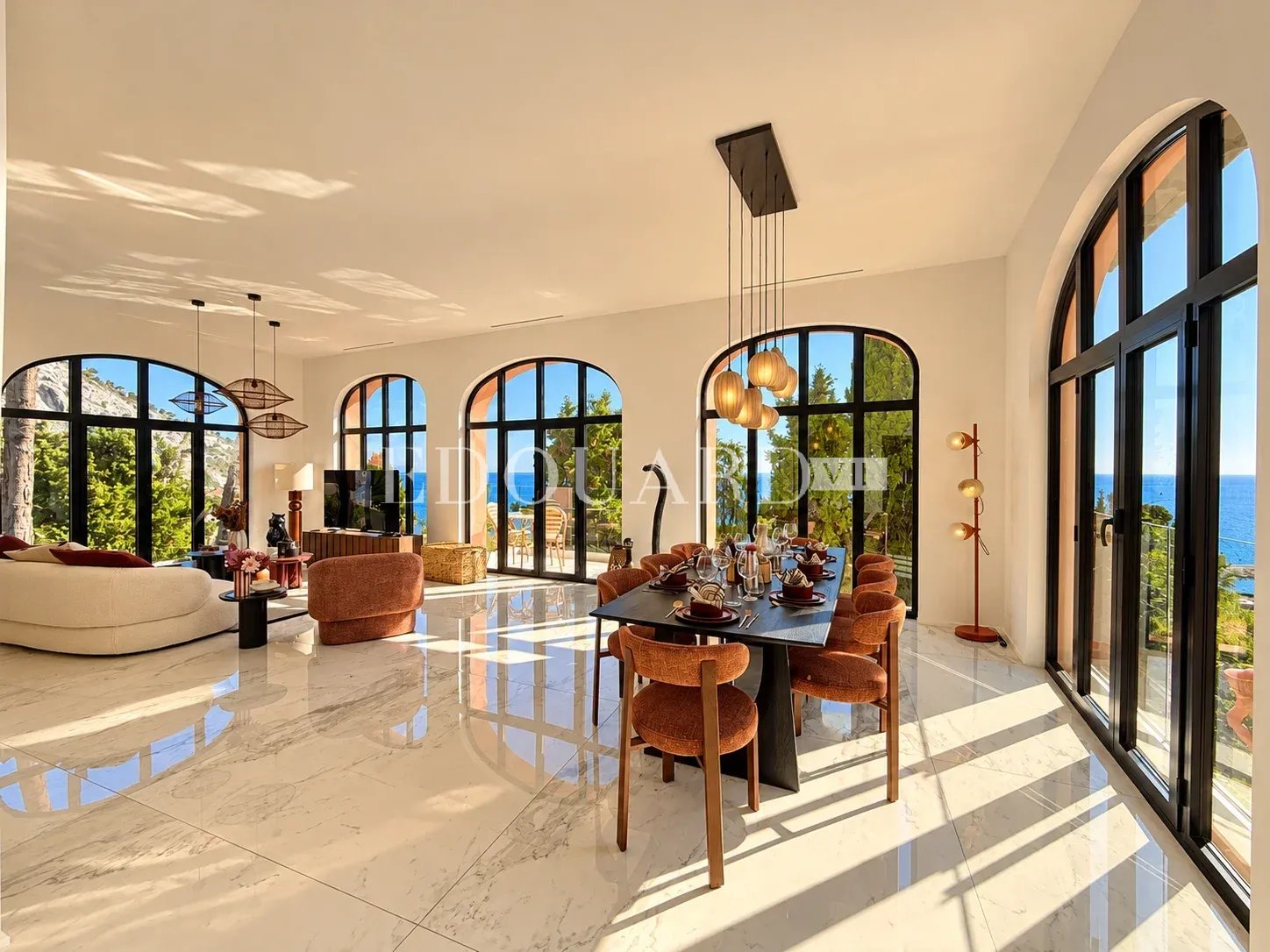 Demeure d’exception avec jardin, piscine, jacuzzi et panorama extraordinaire sur la baie de Menton