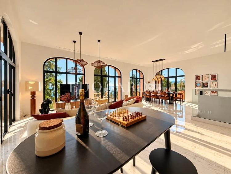 Demeure d’exception avec jardin, piscine, jacuzzi et panorama extraordinaire sur la baie de Menton