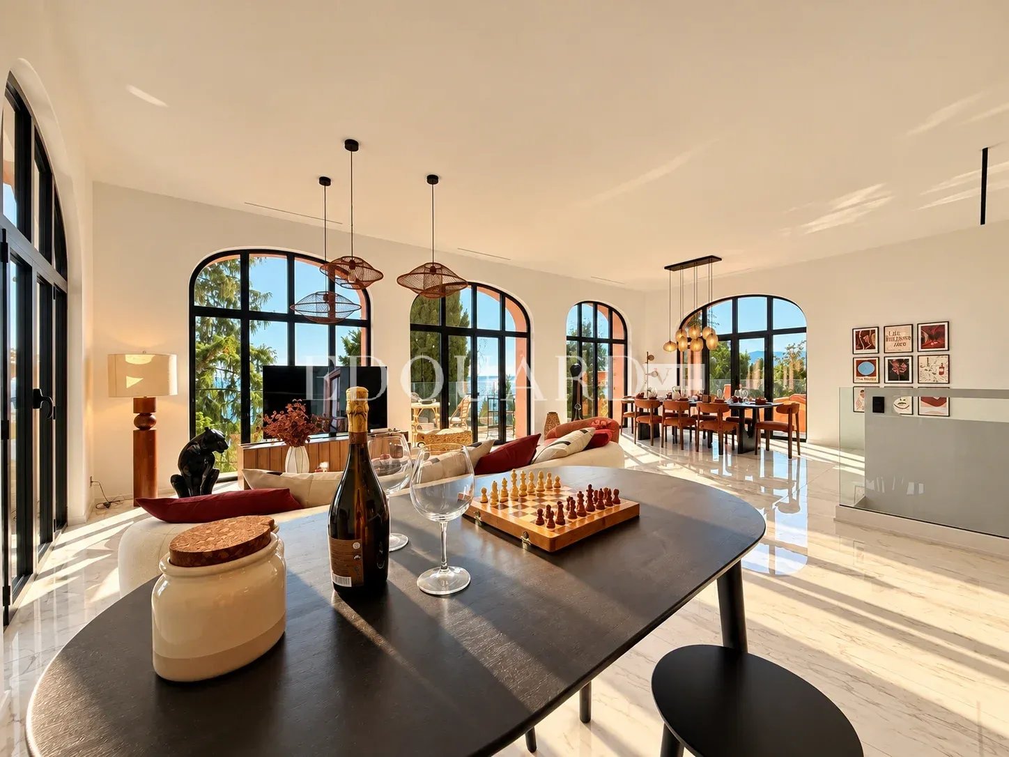 Demeure d’exception avec jardin, piscine, jacuzzi et panorama extraordinaire sur la baie de Menton