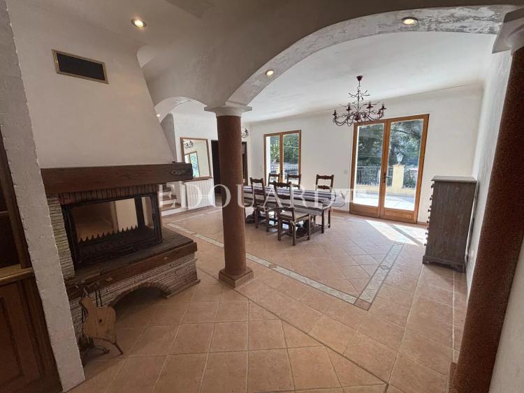 En exclusivité maison provençale à vendre avec appartement indépendante, piscine et grand jardin