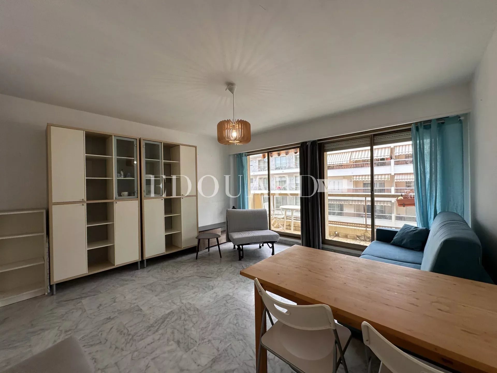 En exclusivité studio avec balcon, au quatrième étage d'un immeuble de standing avec conciergerie