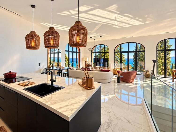 Demeure d’exception avec jardin, piscine, jacuzzi et panorama extraordinaire sur la baie de Menton