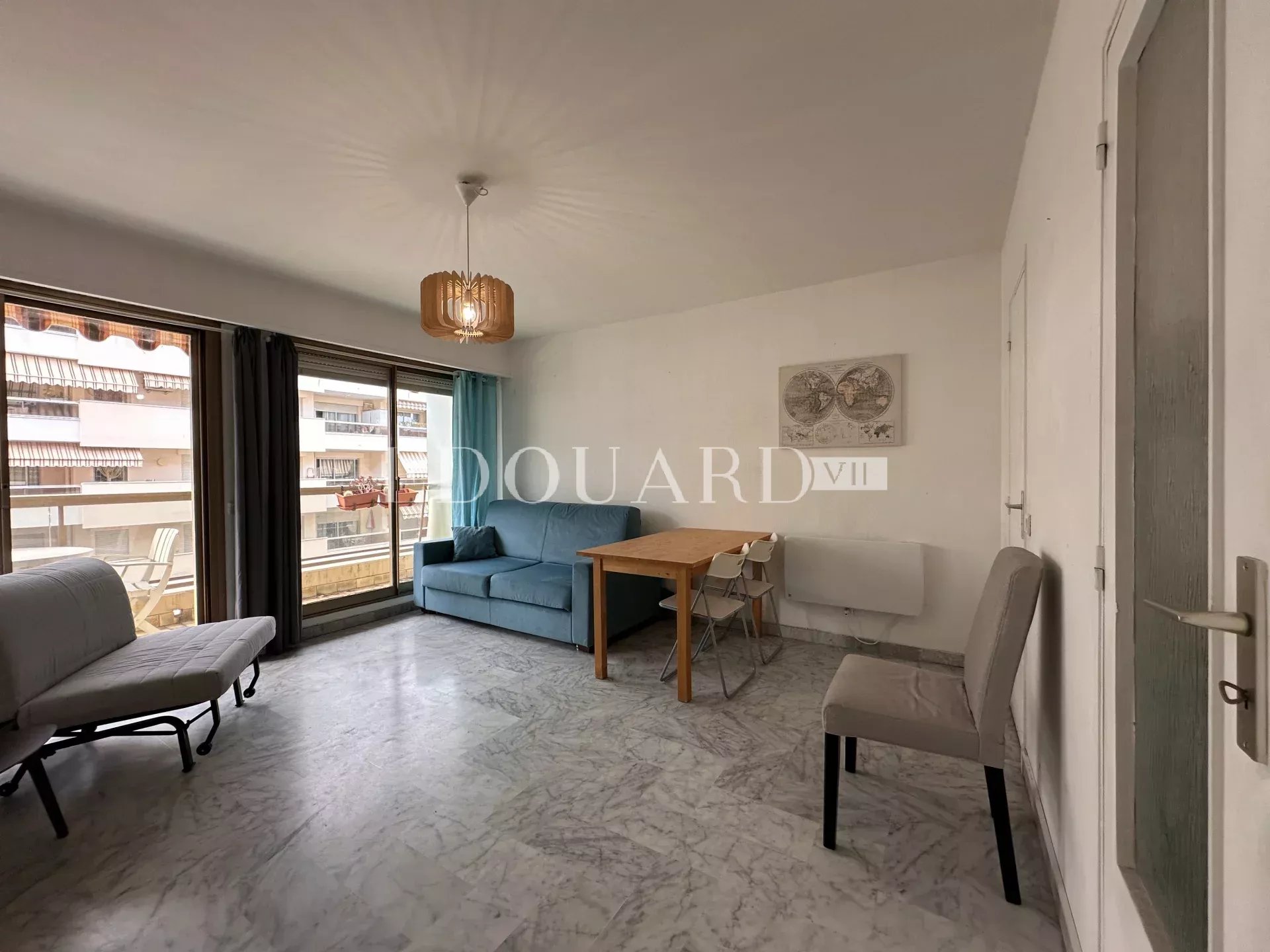En exclusivité studio avec balcon, au quatrième étage d'un immeuble de standing avec conciergerie